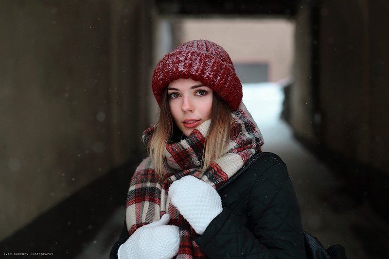 portrait, girl, winter, snow, face, pretty, attractive, snowfall, outdoors, photoshoot  фото превью