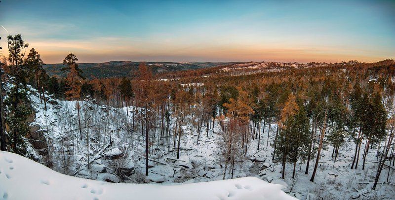 На одном из скальников Олхинского плато. фото превью