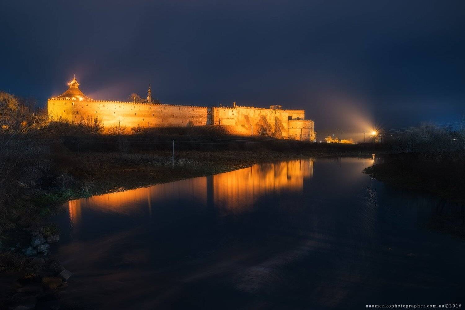 украина, замок, меджибож, здание, старый, город, крепость, путешествия, архитектура, древний, небо, камень, европа, известный, стена, средневековый, пейзаж, синий, башня, история, место, исторический, меджибожский, осень, трава, прошлое, Александр Науменко