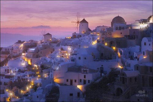 Вечерние огни Санторини...