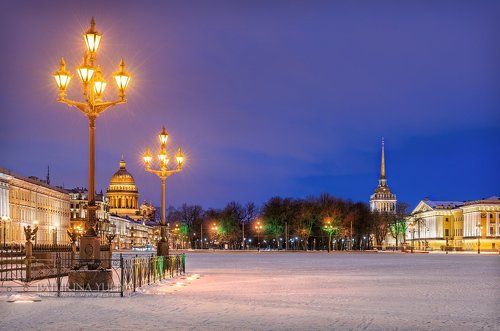 Холодное утро теплых фонарей