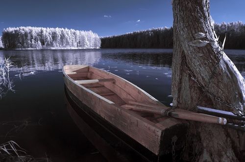 Уплыть в октябрь. Инфракрасная фотография.