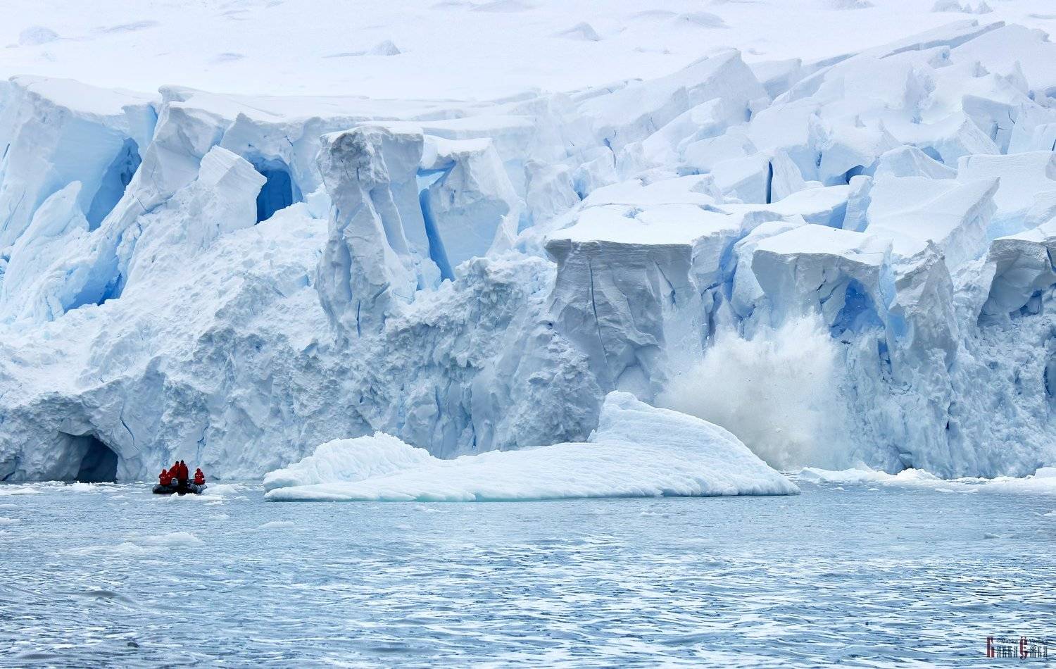 Antarctic, boat, ocean, zodiac, danger, ice, mountains, breaking ice, splash, Babka Yoshka (в миру - Сергей)