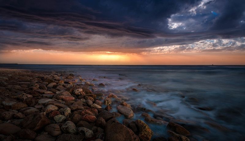 sky, sea, water, beach ,travel, sun, light ,clouds, beautiful ,stone, sundown before the storm фото превью