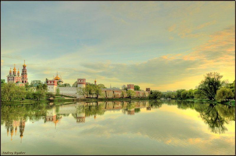 новодевичий, монастырь Молитва уходящего дня... фото превью