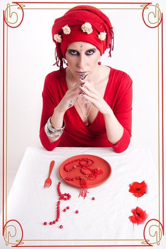 Четыре цвета - красный фото превью