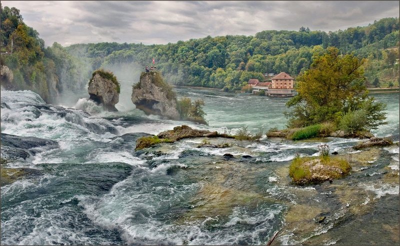 Бурные воды Рейна. фото превью
