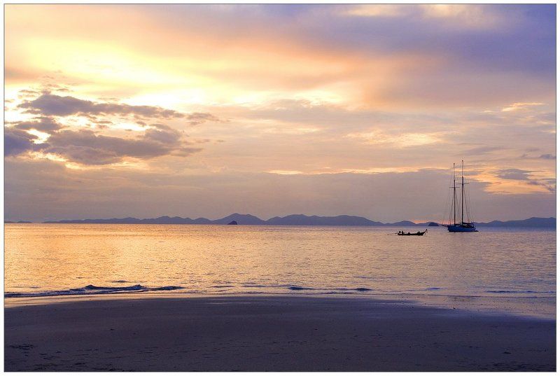таиланд, краби, закат Сиренево-золотое фото превью