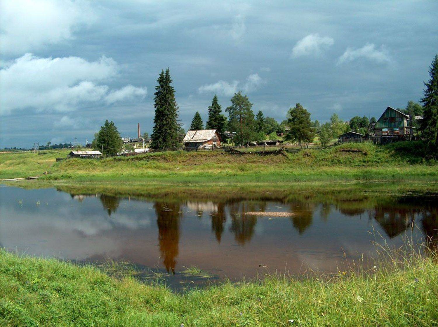 река, природа, вель, архангельская обл. дома, тучи, отражения, Юрий Соколков