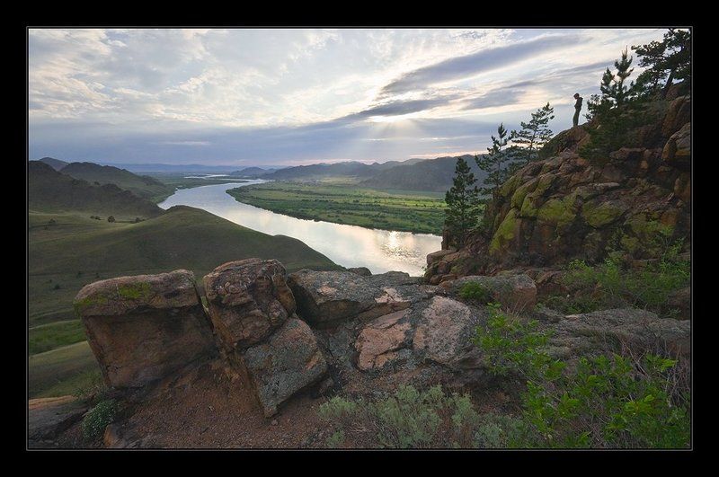 вечер, река, закат, камни Артур фото превью