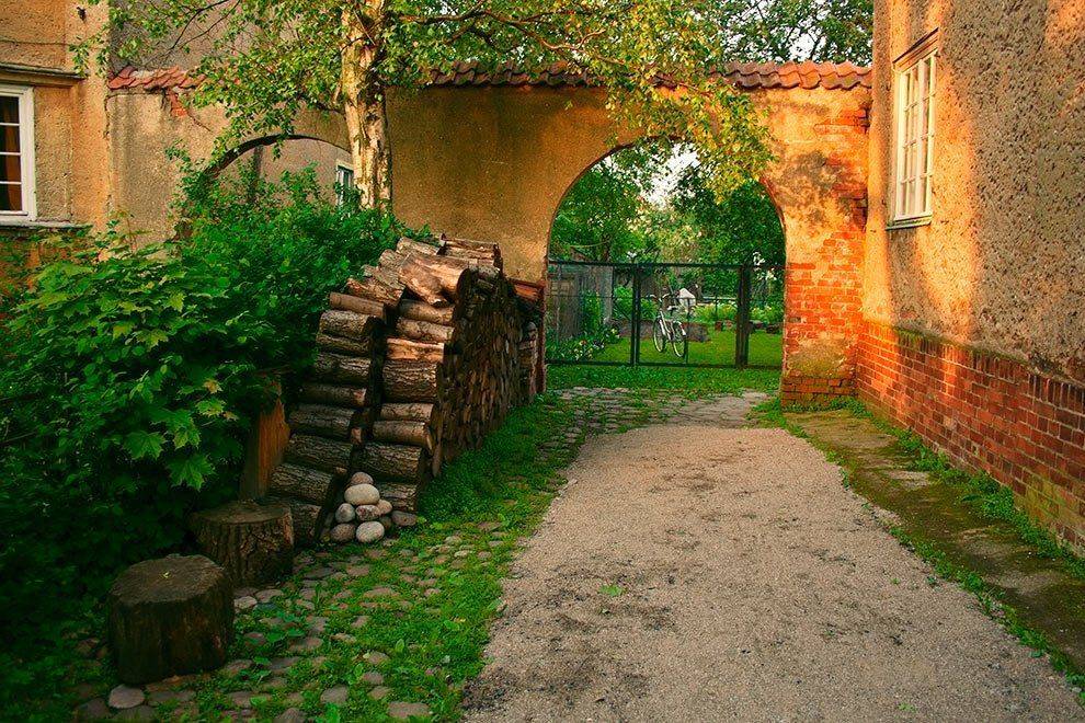 калининградский, дворик, Рафаэль Александрович Фоменко