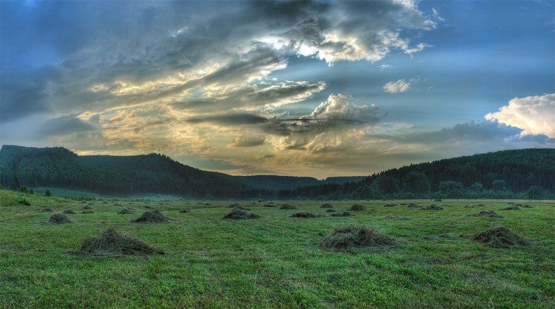 сенокос, россия, поле, небо, облака Россия. Вдали от городов. фото превью