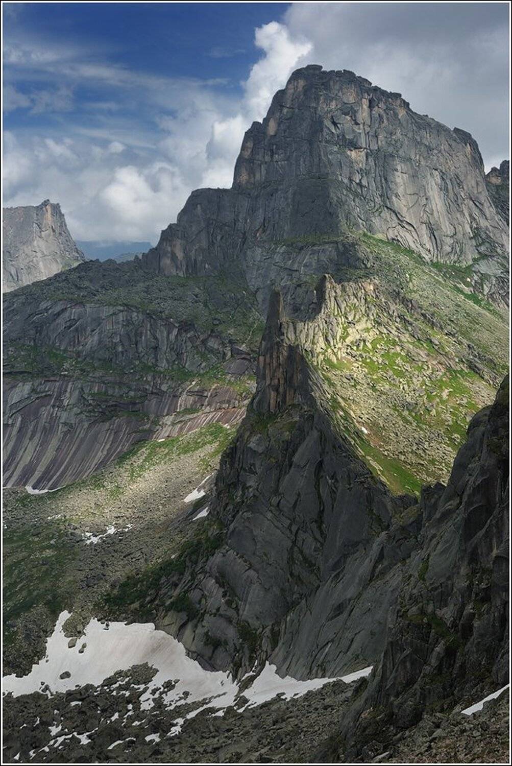 большой, высокий, голубой, горы, ергаки, камни, красноярский край, крутой, пейзаж, перевал, пик, поход, природа, путешествия, саяны, серый, сибирь, скалы, снег, туризм, хребет, Дмитрий Антипов