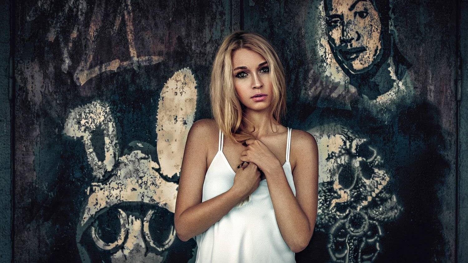 portrait, woman, color, mood, graffiti, murals, Damian Pi&oacute;rko