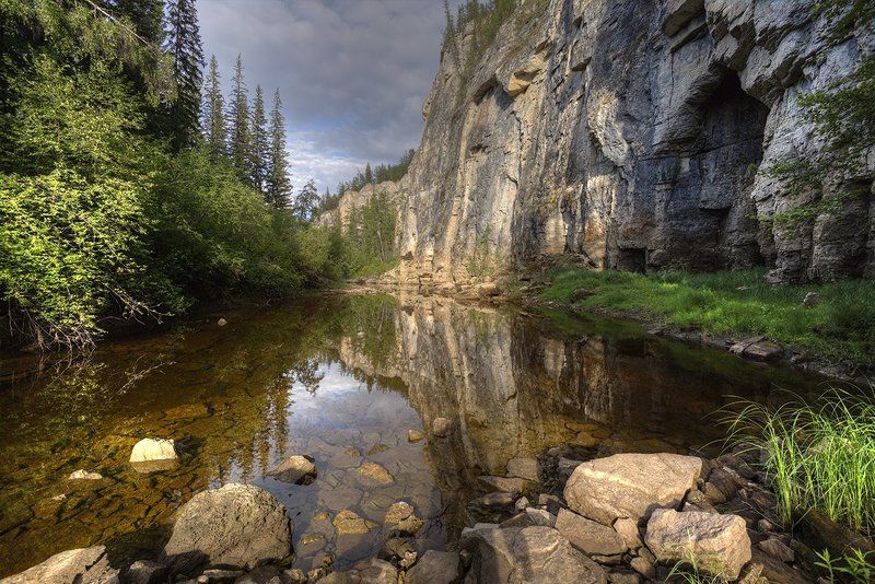 природа, закат, горная речка, скалы, лето, волшебный час, солнце, якутия Таежная речка фото превью