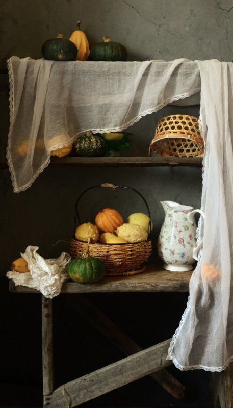 тыквы полочки на полочках фото превью