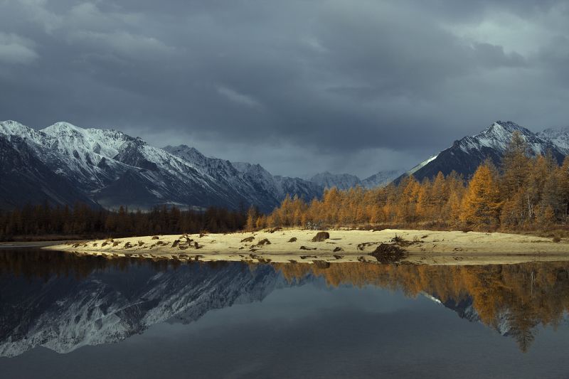 якутия, хребет черского, осень Неустойчивое равновесие. фото превью