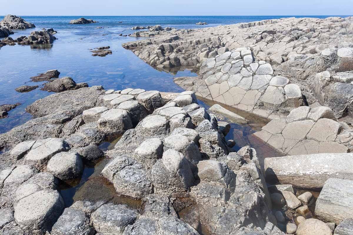 Кунашир, Курильские острова, мыс Столбчатый, берег, море, камни, столбчатая отдельность, Сергей Козинцев