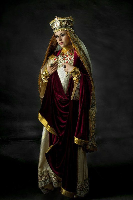 Симпатичный костюмчик. Правда немного старомоден... фото превью