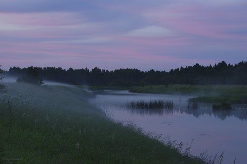 Туманный летний вечер на Тезе накануне Ивана Купала