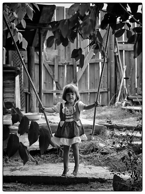 Astrakhan Russia People Summer Photo Children Walking among the Russians. фото превью