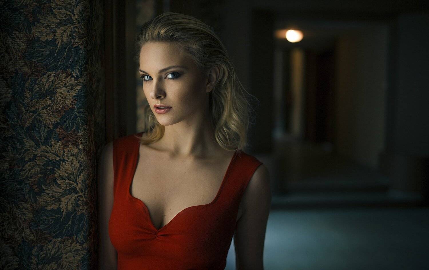 portrait, woman, color, mood, canon, sigma, cinematic, Damian Pi&oacute;rko