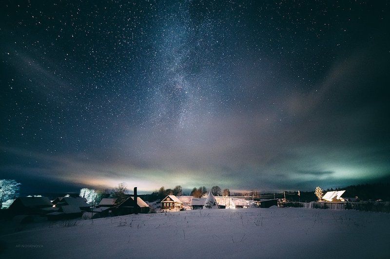 ночь, звезды, зима, снег, облака, свет, деревня, дома Деревенская ночь фото превью