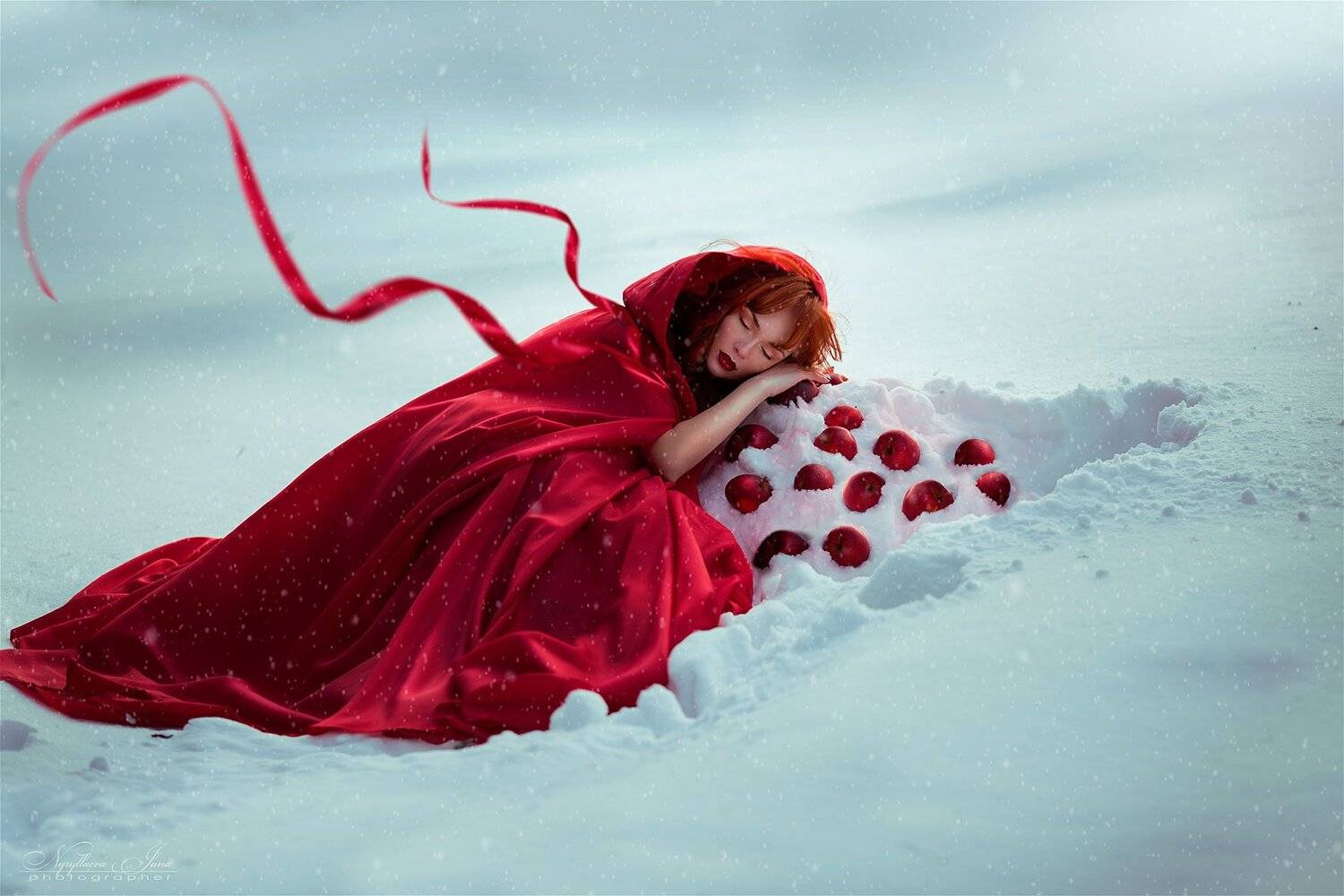#фотосессия, #фотосессиязимой, #идеидлязимнейфотосессии, #зима, #зимняяфотосессия, #фотосессиизимой, #девушка, #модель, #снег, #яблоки, #красноеплатье, #красиво, #картинка, #декабрь, #новыйгод, #открытка, #снег, #snowографн, #winter, #red, #фотуруллаеваян, Нуруллаева Яночка