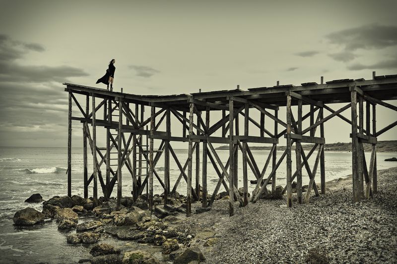 bridge sea woman Liberty фото превью