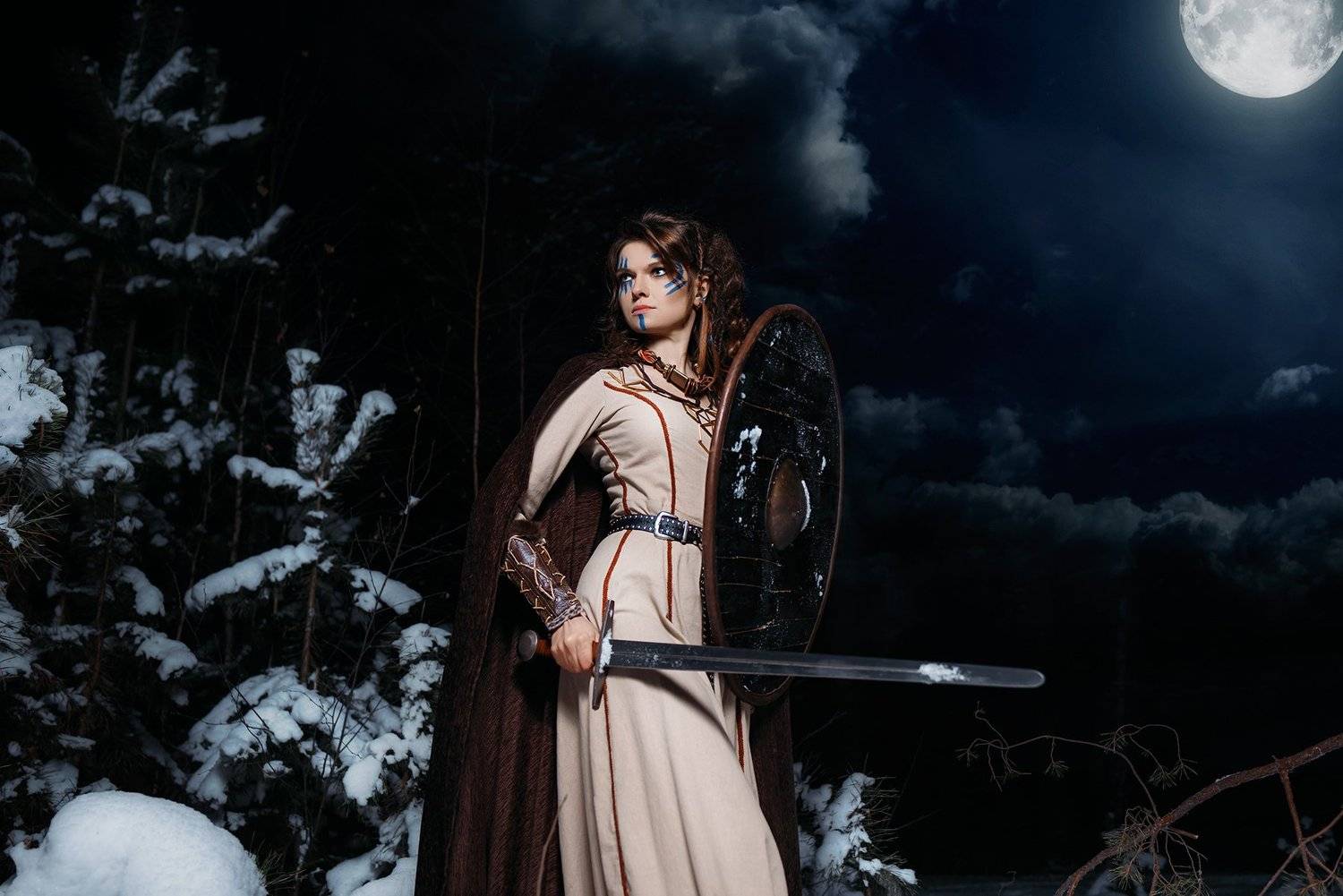 nikon, d800, tamron, 35mm, меч, щит, викинг. ночь, луна, 2016, снег, зима, лес, девушка, портрет, Илья Новицкий