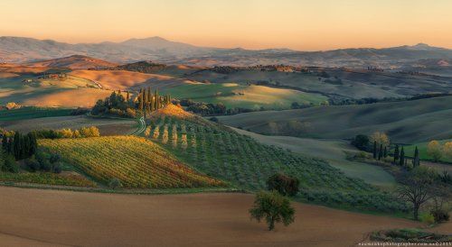 Италия. Тоскана. Вечерний свет в долине Val d'Orcia