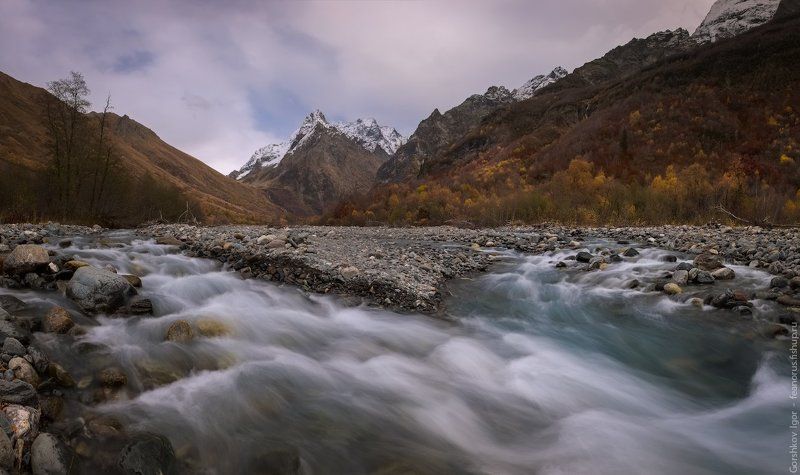 горы,кавказ,домбай,ульген,река,осень,пейзаж,ущелье,панорама,россия Домбай-Ульген фото превью