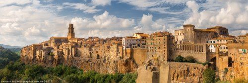 Италия. Тоскана. Город на скалах Pitigliano