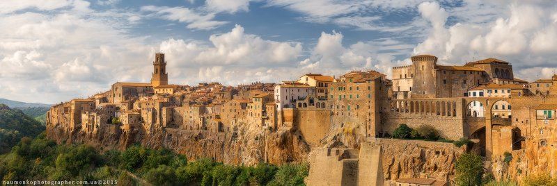 европа, италия, тоскана, тосканский, питильяно, городской, пейзаж, путешествия, город, панорама, туризм, аллея, древний, архитектура, осень, здание, скалы, облака, культура, зеленый, наследие, холм, исторический, дома, дома, итальянский, ориентир, среднев Италия. Тоскана. Город на скалах Pitigliano фото превью