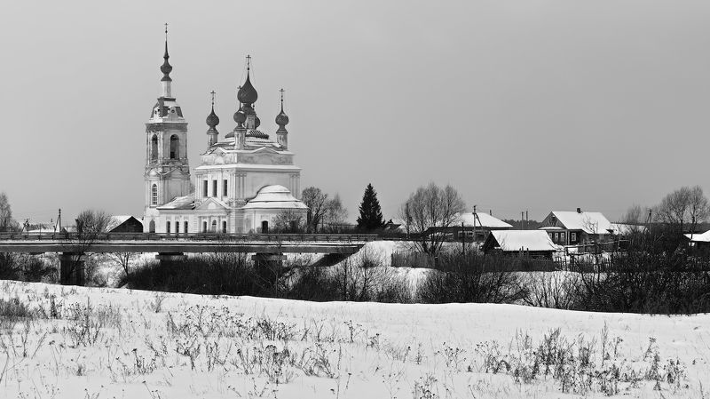 Зима и монохром фото превью