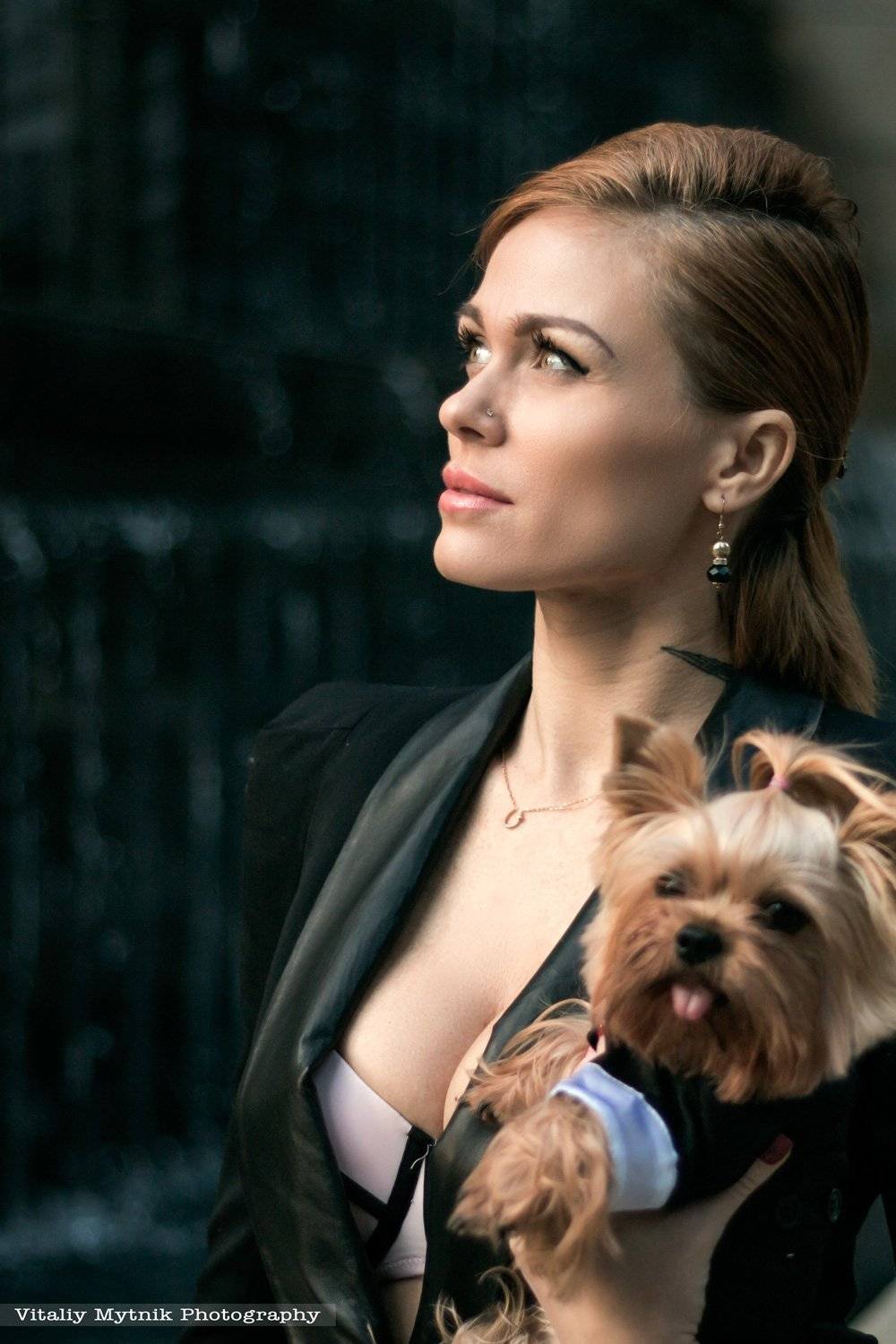 girl, puppy, red, fashion, glamour, eyes, light, outside, model, face, retouch,, Виталий Мытник