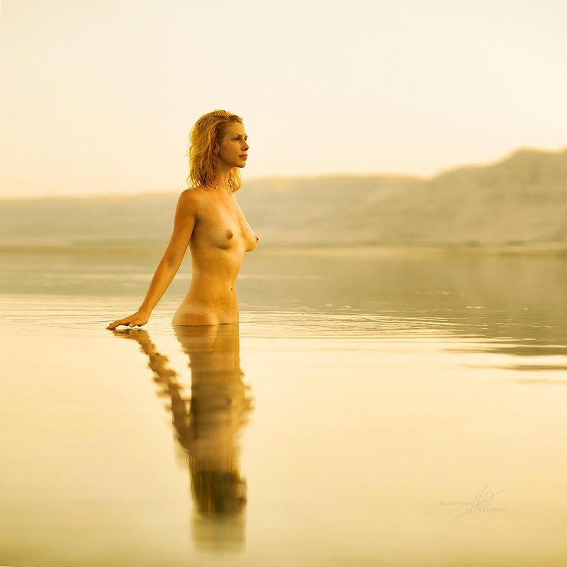 in gold фото превью