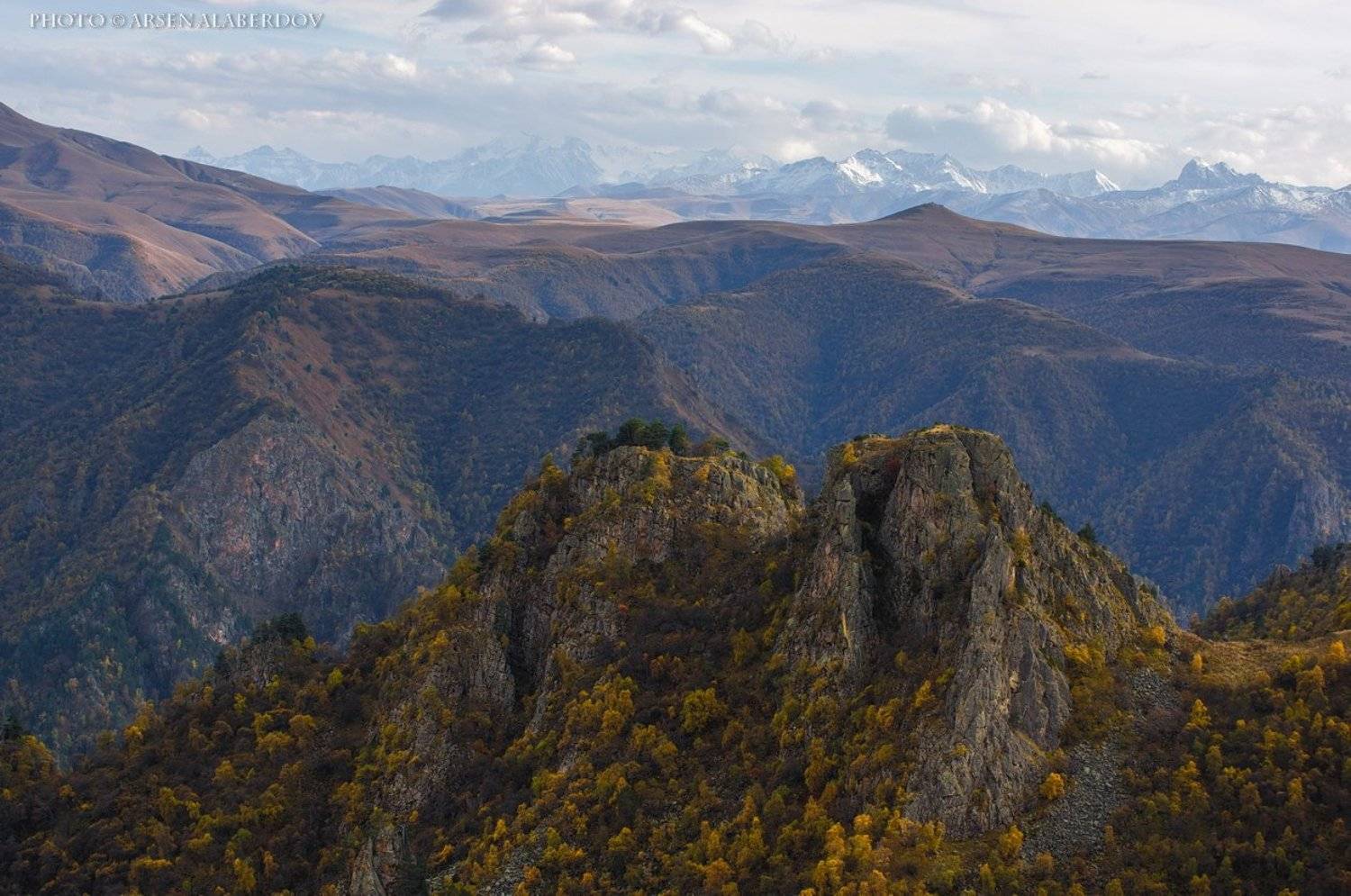горы, предгорья, хребет, вершины, пики, снег, осень, зима, скалы, холмы, долина, облака, путешествия, туризм, карачаево-черкесия, кабардино-балкария, северный кавказ, Арсен Алабердов