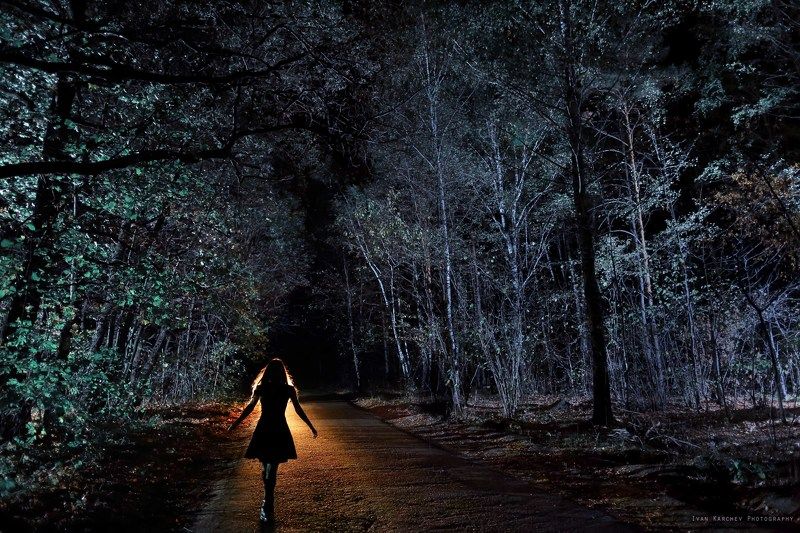 Night walking фото превью