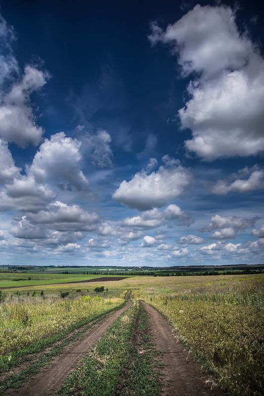 По дороге с облаками фото превью