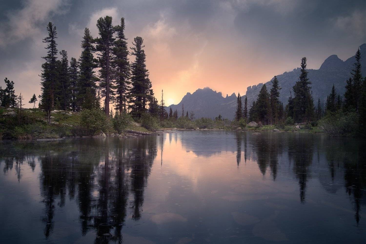 пейзаж, природа, озеро, холодное, дно, камни, отражения, вечер, закат, отражения, национальный, парк, Ергаки, Красноярский край, сибирь, туризм, отдых, горы, скалы, высокий, красивый, большой, Дмитрий Антипов