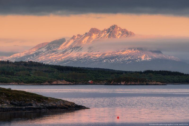 норвегия, европа, лофотены, сенья, норвежское, арктический, пляж, красивые, красота, синий, рыбалка, фьорды, острова, пейзаж, горы, природа, нордический, север, северо-восточный, скандинавия, пейзажи, живописные, море, небо, лето, туризм, путешествия Норвегия. Вечер на острове Senja фото превью