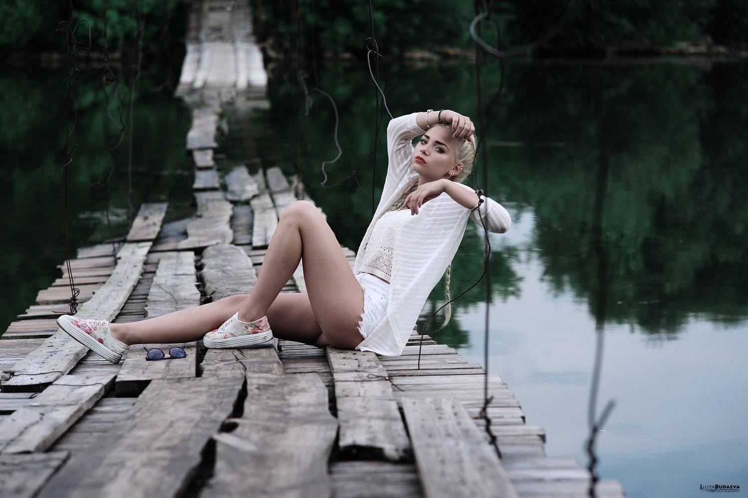 Девушка, мост, озеро, портрет., Будаева Лилия
