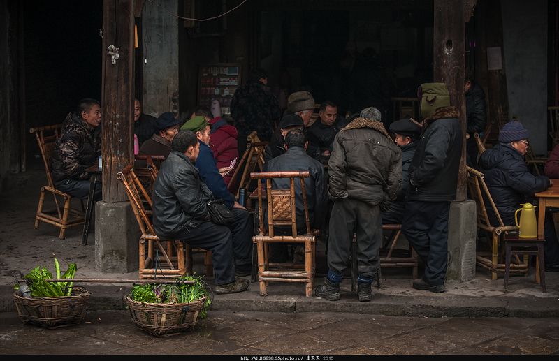 зрителей  围观 фото превью