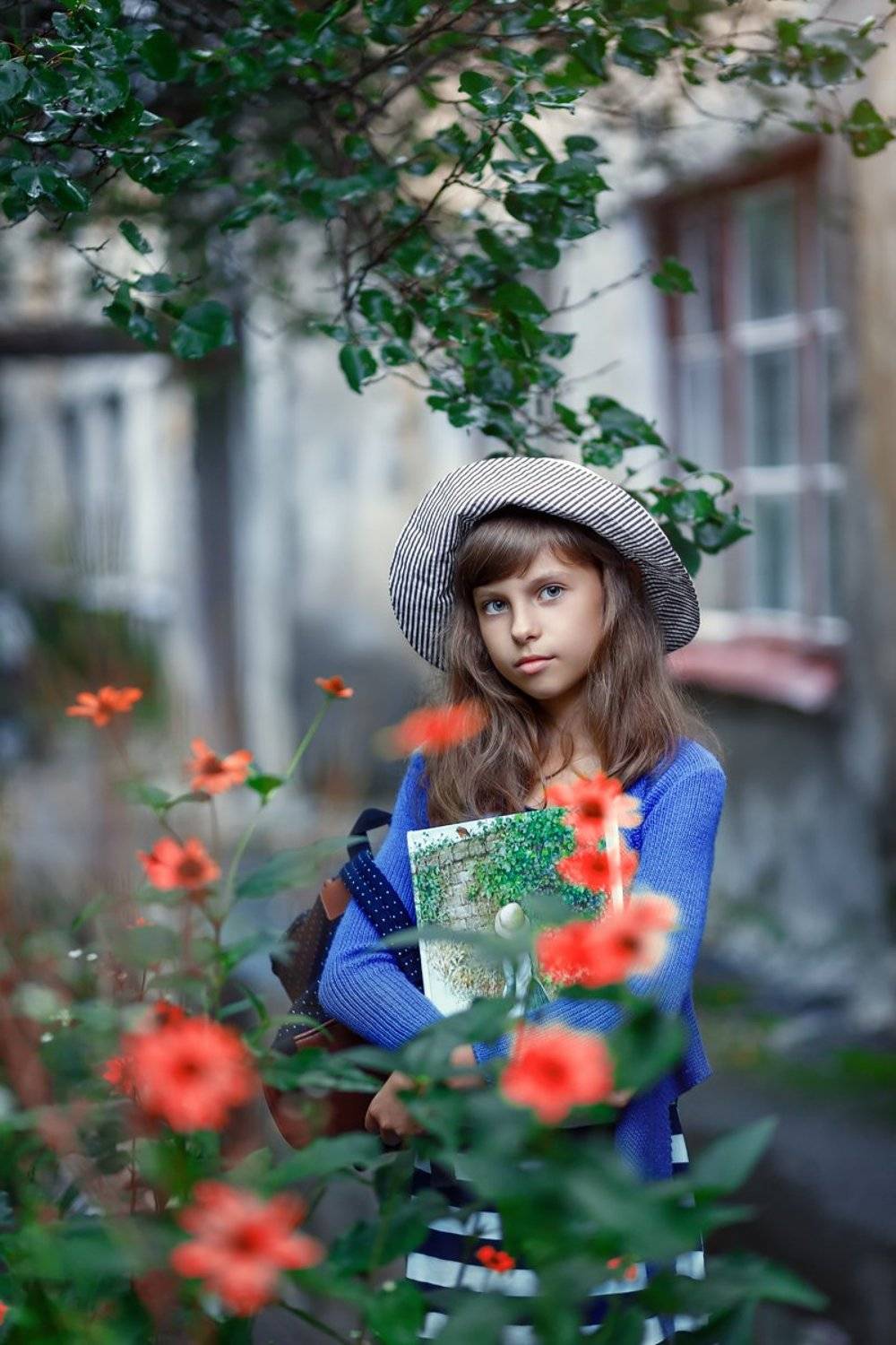 девочка, семья, сказка, сад, книга, осень, шляпа, цветы, красный, зеленый,, Марина Кондратова