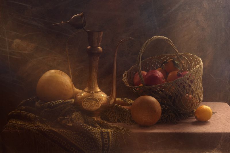 Натюрморт с корзиной фруктов и кумганом фото превью