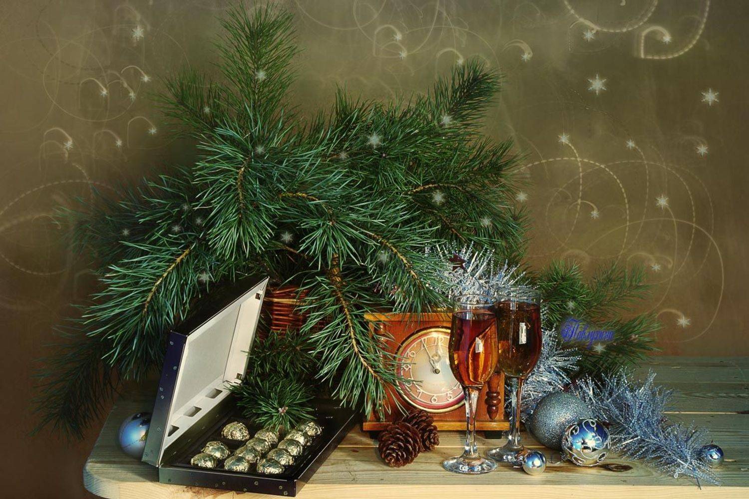 новый год , ветки сосны,шампанское,часы, зима,, Вера Павлухина