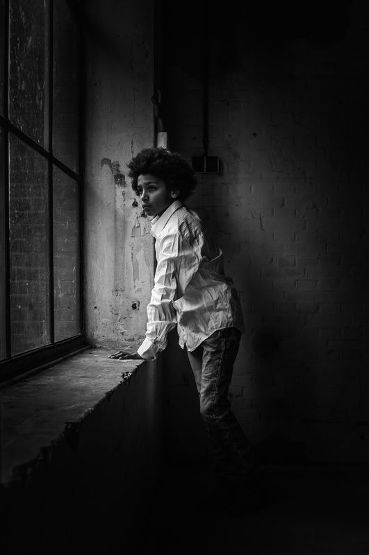 children, portrait, black an white Waiting фото превью