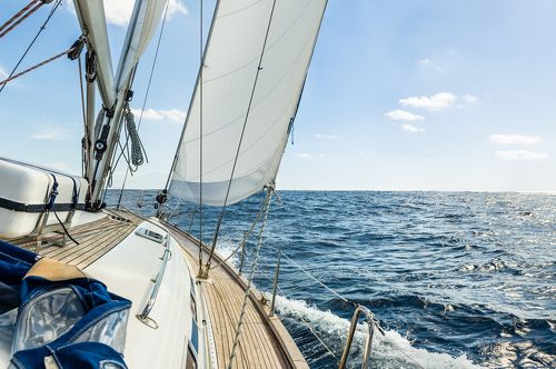 Яхта в океане | Sailing boat in the ocean