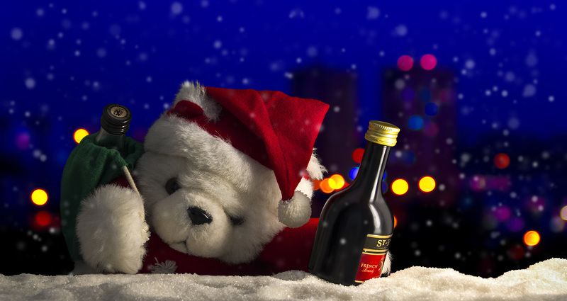 Мишка, Дед Мороз, Новый год, зима, снег, огни, мороз, алкоголь Праздник к нам приходит! фото превью